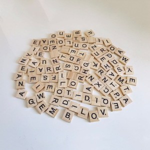 Bag of 100 DIY 26 English Alphabet Scrabble Word Puzzle Blocks Printed pine cubes Wooden crafts
