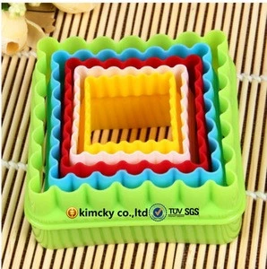 Cooking Tool Fondant Biscuit Cake Cookie Maker Mold Mould Edge Cutter Party DIY Plastic Cookie
