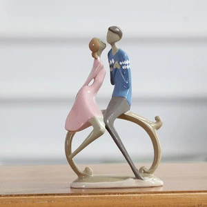Valentine lover dancing figurine ornaments decorative resinic art craft for wholesale