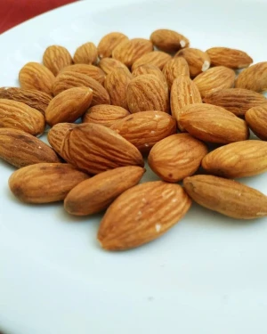 Raw Almonds Available, Delicious and Healthy Raw Almonds Nuts Ukraine