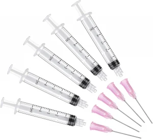 Disposable medical syringe and needles