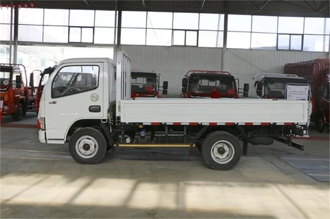 Diesel 2.66L A/C single row cab 75KW 100HP camioneta china 3 ton truck light box lorry