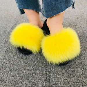 New arriaval luxury logo casual fluffy furry plush bedroom slippers Close Toe women faux fur house slippers