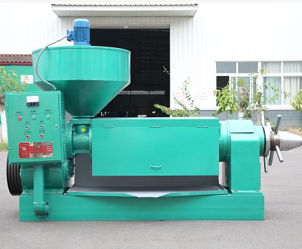 Palm oil extracting machine