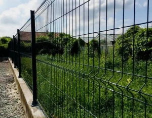 PVC Coated 3D Curved Welded Wire Mesh Fence Panel, Triangular Bending Security Fence for Garden, Yard, Highway Perimete