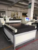 Automotive electronic glass cutting machine