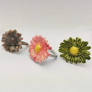 Novelty hand-paint metal daisy decorative napkin ring
