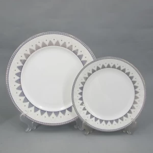 Wholesale good quality round shape luxury design 32pcs dinnerware 6 people use fine bone china dinner set