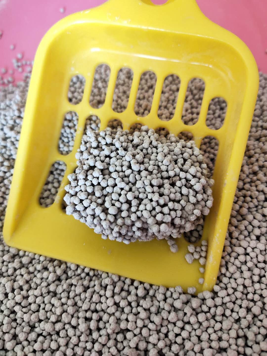 Buy Bentonite Cat Litter from Dalian Jiu Zhou Yuan Trading Co., Ltd ...