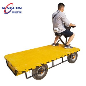 Electric flatbed vehicle for moving cargo