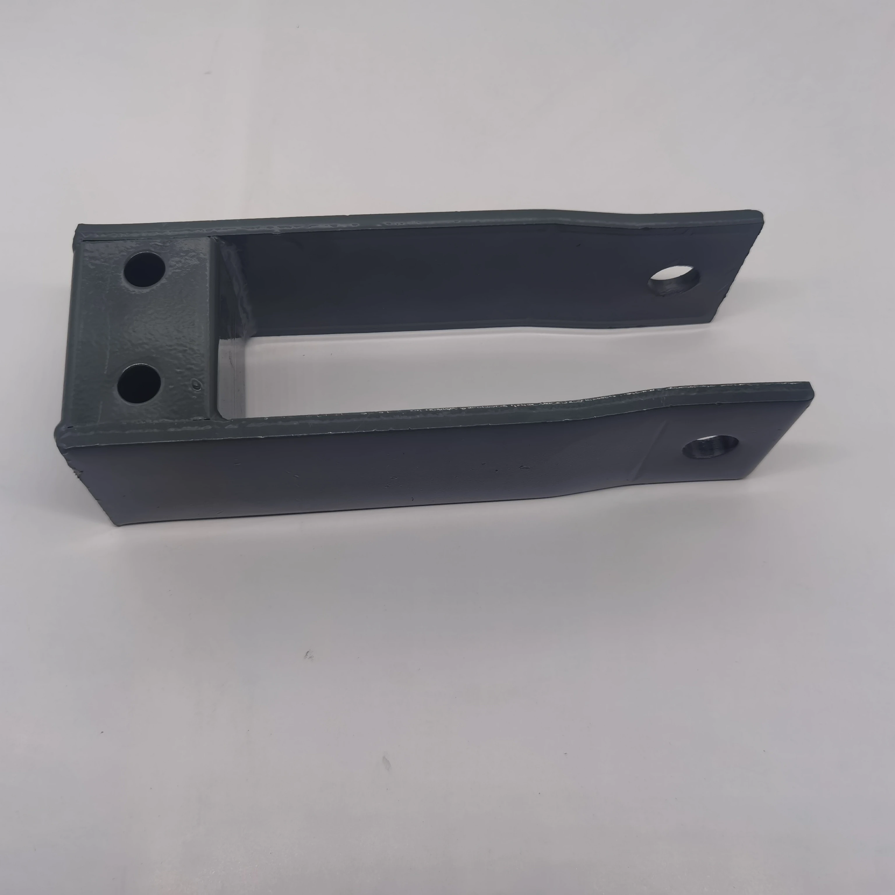 Cost-effective factory direct sales sinotruk howo truck spare parts wg9719680061 rear stabilizer bar support frame