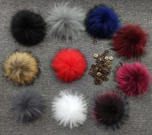 Factory wholesale natural or multi color detachable large raccoon fur pompon pom poms with snaps