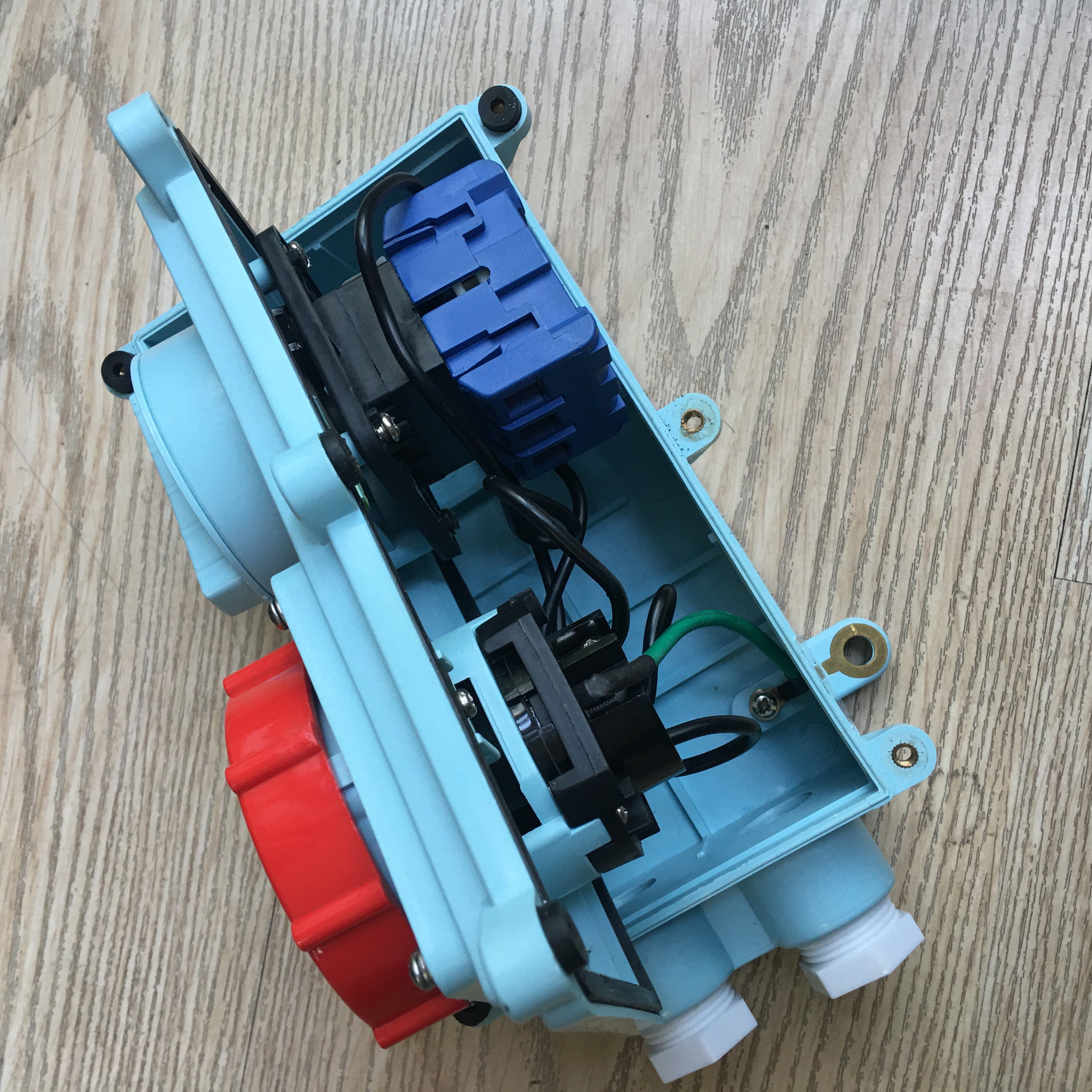 Buy Marine Ip56 380-460v 16a 792774 Watertight Iec Socket&switch Lock ...