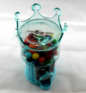 Mini Vending Machine Candy Packaging Toy Plastic Bulk Candy Dispenser with top crown