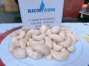 Cashew kernels WW320