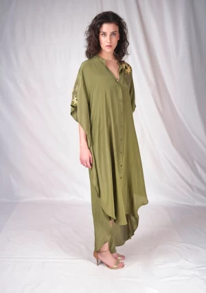 Green flowy kaftaan with embroidery details