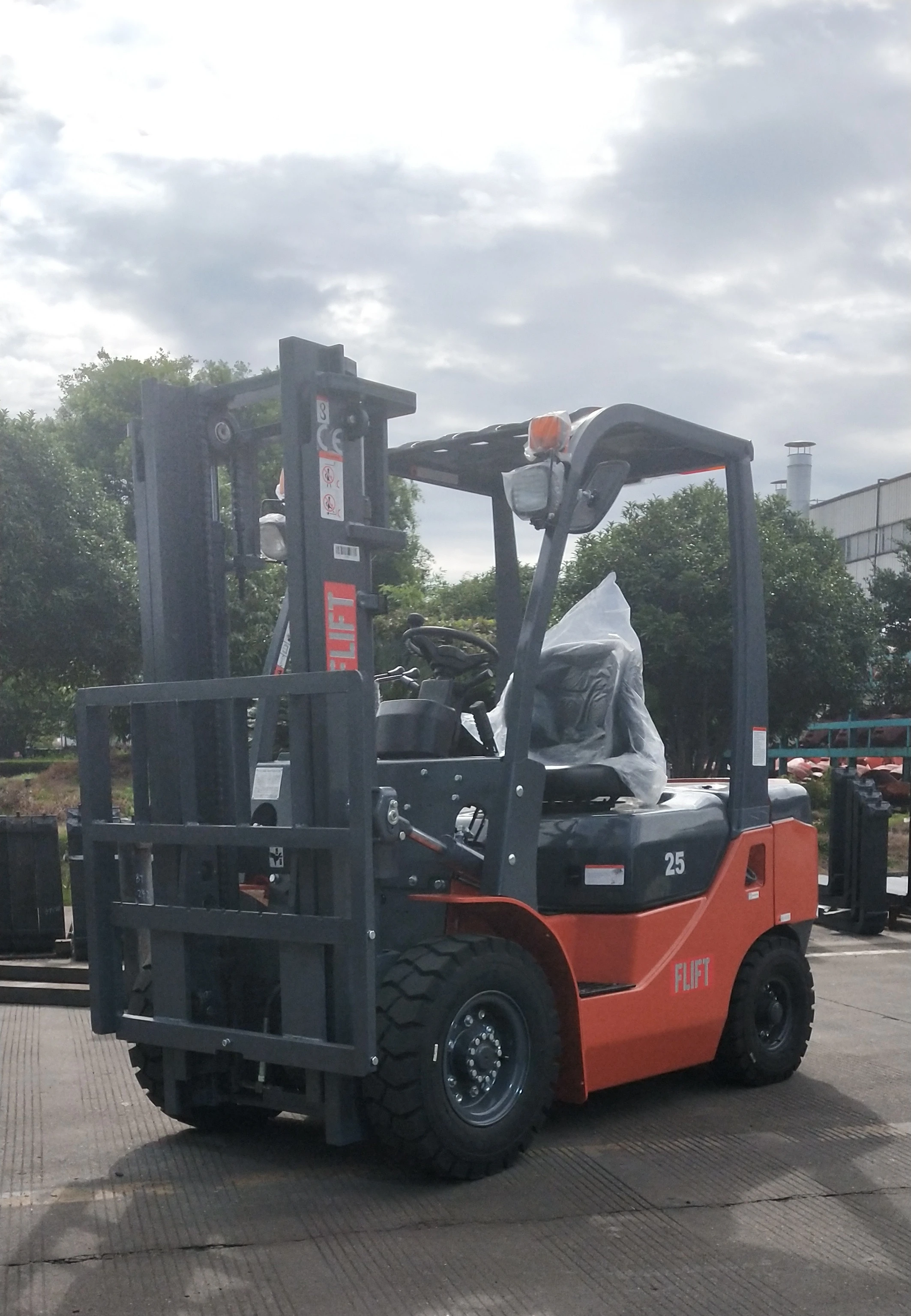 2500kg 2.5ton 5500lbs gasoline forklift with imported K21 engine and automatic transmission