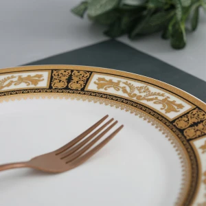 Cheap Ceramic Plates Dinner Set Custom Logo With Embossed Decal Gold Rim Tableware