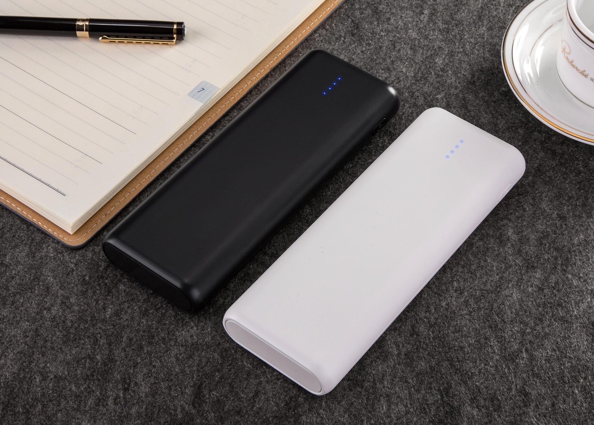 Consumer Electronics High Capacity 12000Mah Multiple Phone Battery Charger Power Bank