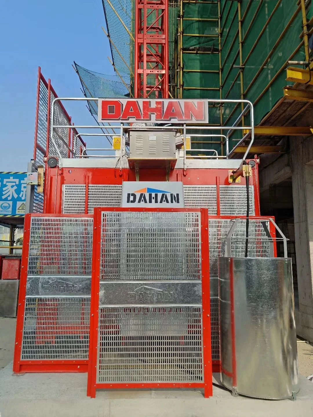 Double Column single cage Construction Lifter for Large construction project materials transportation use