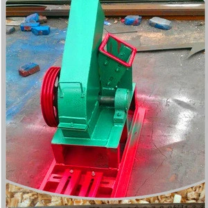 electric or diesel engineTilting-feed Industrial wood chips making machinery with wheel and conveyor