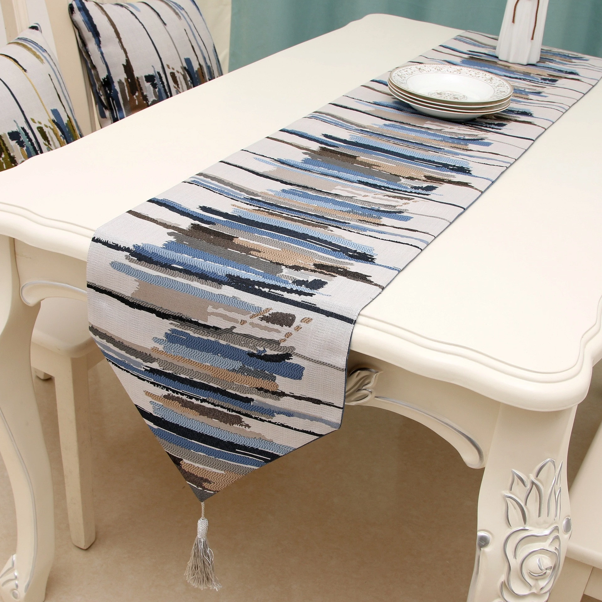Hot Selling European Modern Minimalist Polyester Table Runner Fashion City Colorful Striped Tassel Table Runner