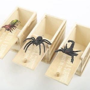 New Arrival Amazon Hot Sale Wooden Scare box Joke Spider Prank Bug Scary Toy Scare Box