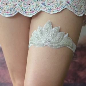 OEM &amp; Wholesale Romantic Vintage Light Ivory Stretch Lace Garter Rhinestone Crystal Bridal Pearl Wedding Garter