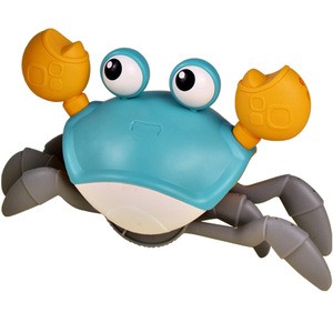 The crab shakes the sound of the same child bathing God toys water and land walking darling outdoor beach bath water