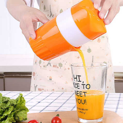 Wholesale Fruit Squeezer Portable Manual Citrus Juicer Potable Juicer Machine Orange Juice Cup