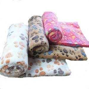Wholesale Soft Warm Cute Pet Bed Accessories Coral Velvet Paw Pattern Dog Mat Dog Fleece Blanket for Pets
