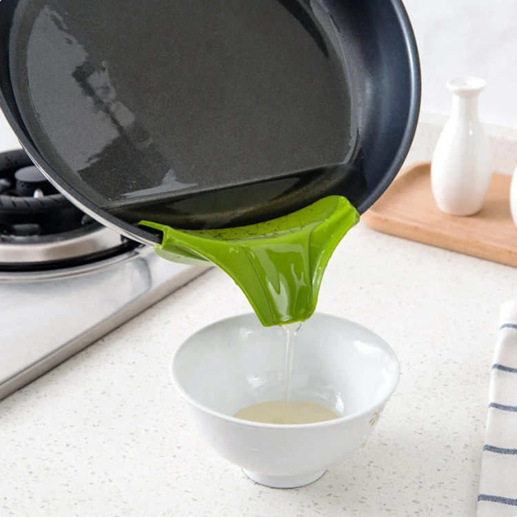 AA587 Creative Anti-spill Silicone Slip Pour Soup Spout Funnel Kitchen Gadgets Pan Bowl Jar Silicone Soup Funnel Deflector