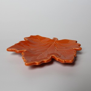 Customized Maple Leaf Shaped Ceramic Serving Dish Plates