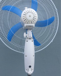 Energy saving 18 inch AC100-240V / DC 12V fan brushless DC motor cheap standing fan latest dc industrial stand fan