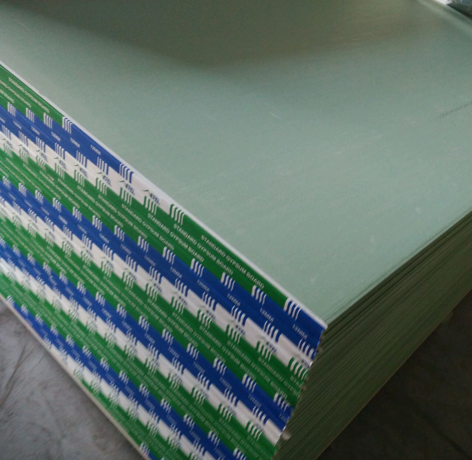 linyi trade assurance competitive price new design gypsum board/plasterboard from factory for hot sale