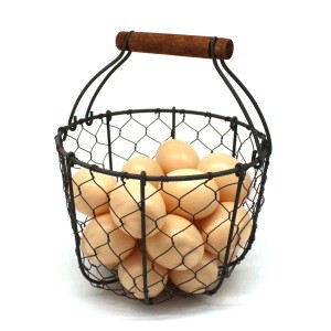 Round Chicken Wire Egg Basket Fruit Basket with Wooden Handle Primitives Vintage Gathering Basket. Rusty