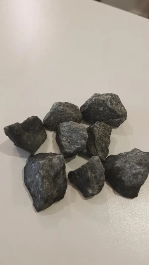 Crushed stone Aggregate type gabbro black or dark grey color 5-25mm