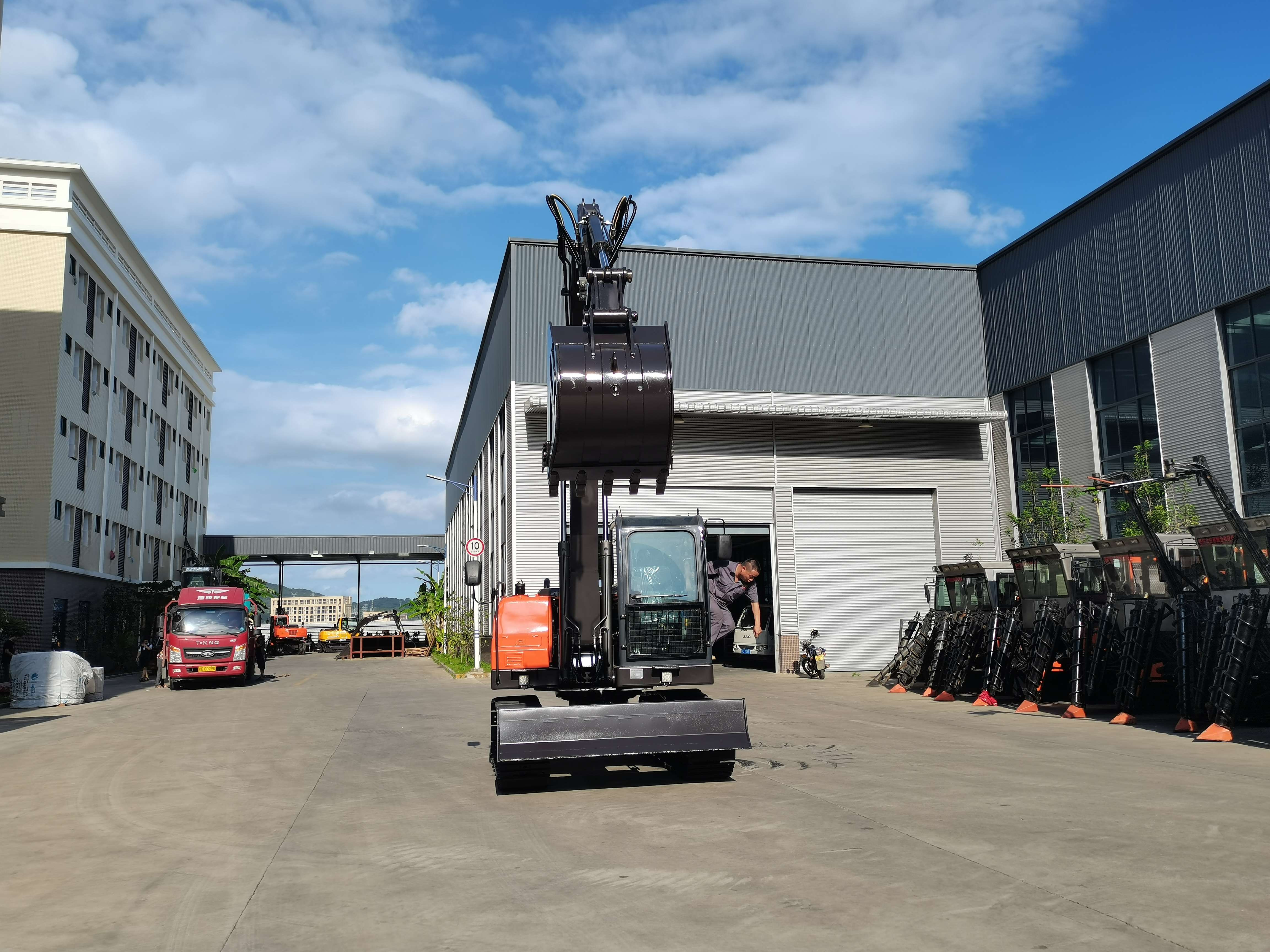 Buy China Tracked 8 Ton Digger Supplier from Quanzhou Jingli ...
