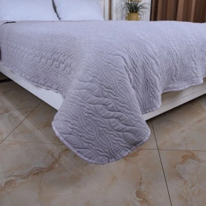 Home textile fashion design solid color dyed thin warm polyester filled bedspread quilt for home