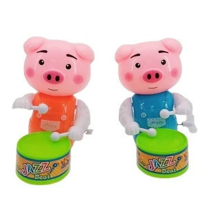 Wind-up toy wiggle butt beat drum seaweed pig