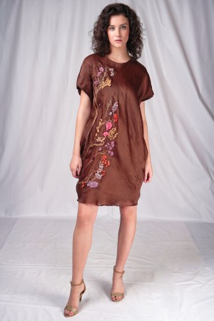 Brown balloon dress with floral embroidery