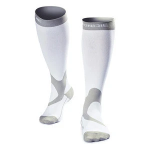 2019 Hot Release Winter Sports Anti-cramp Anti-fatigue Running Cycling Compression Socks for Women Men Shin Guard