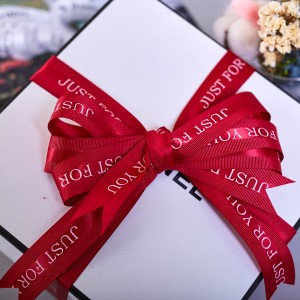5/8&quot;  Polyester Satin Ribbon Custom LOGO gift box is decorated with ribbon