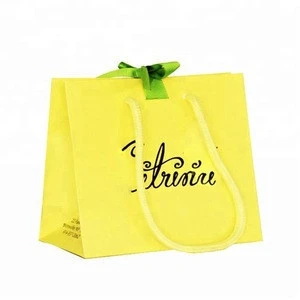 Customized color large holographic retail pink gift bag manufactures with bow handles