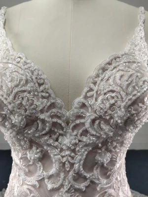 Elegant mermaid spaghetti straps beaded lace v neck top quality wedding dress with flower train