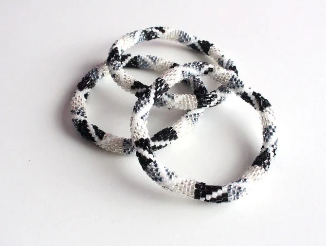 Black & White Hand Crocheted Glass Beads Bracelet