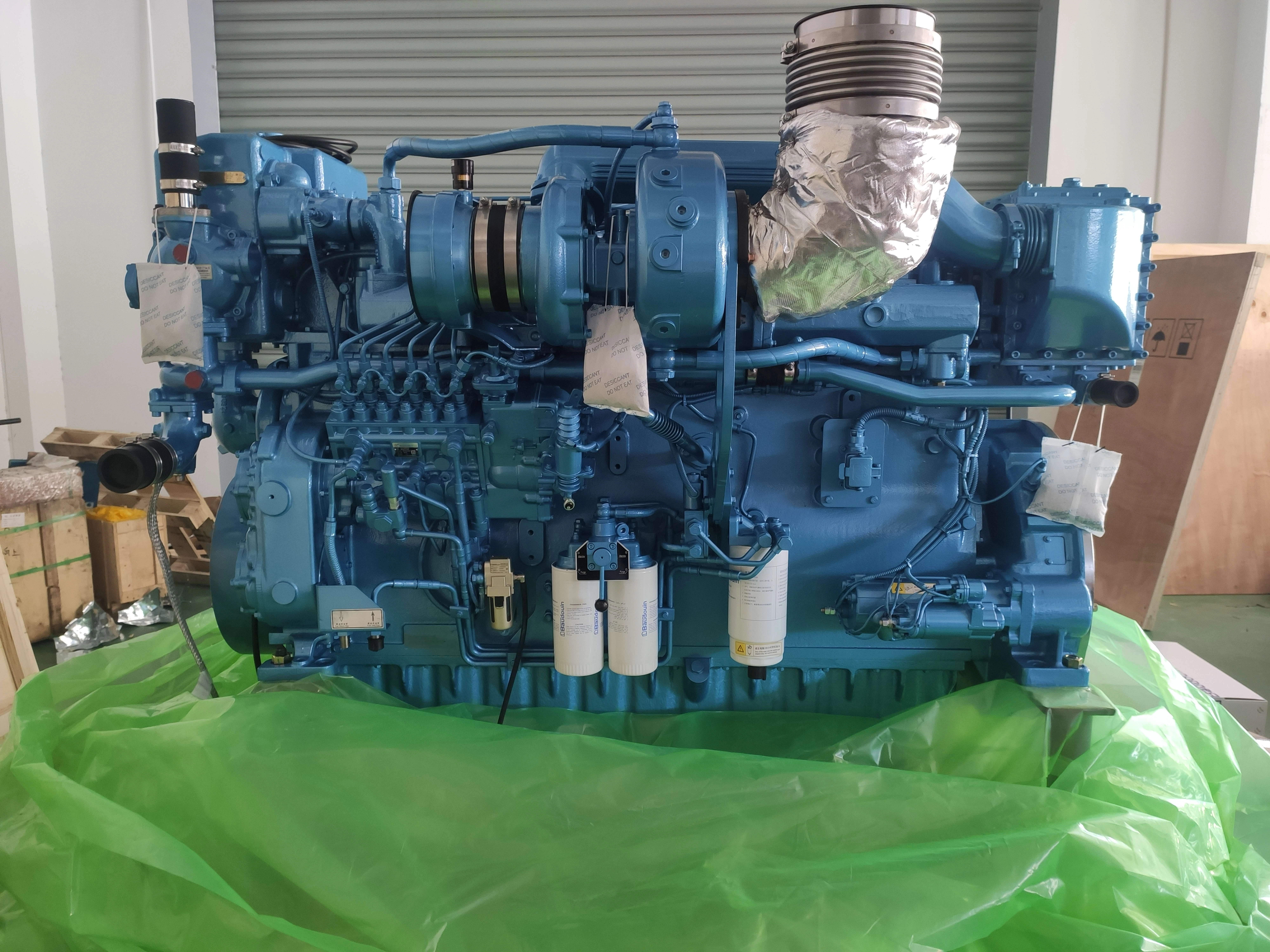 Genuine weichai 6 cylinders water cooling 550hp marine engine 6M26C550-18