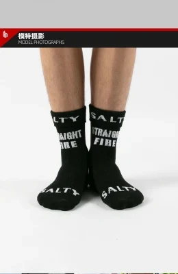 High Quality Designer Special Soft and Sweat Absorption Cotton Fashion Letters Middle Cut Socks