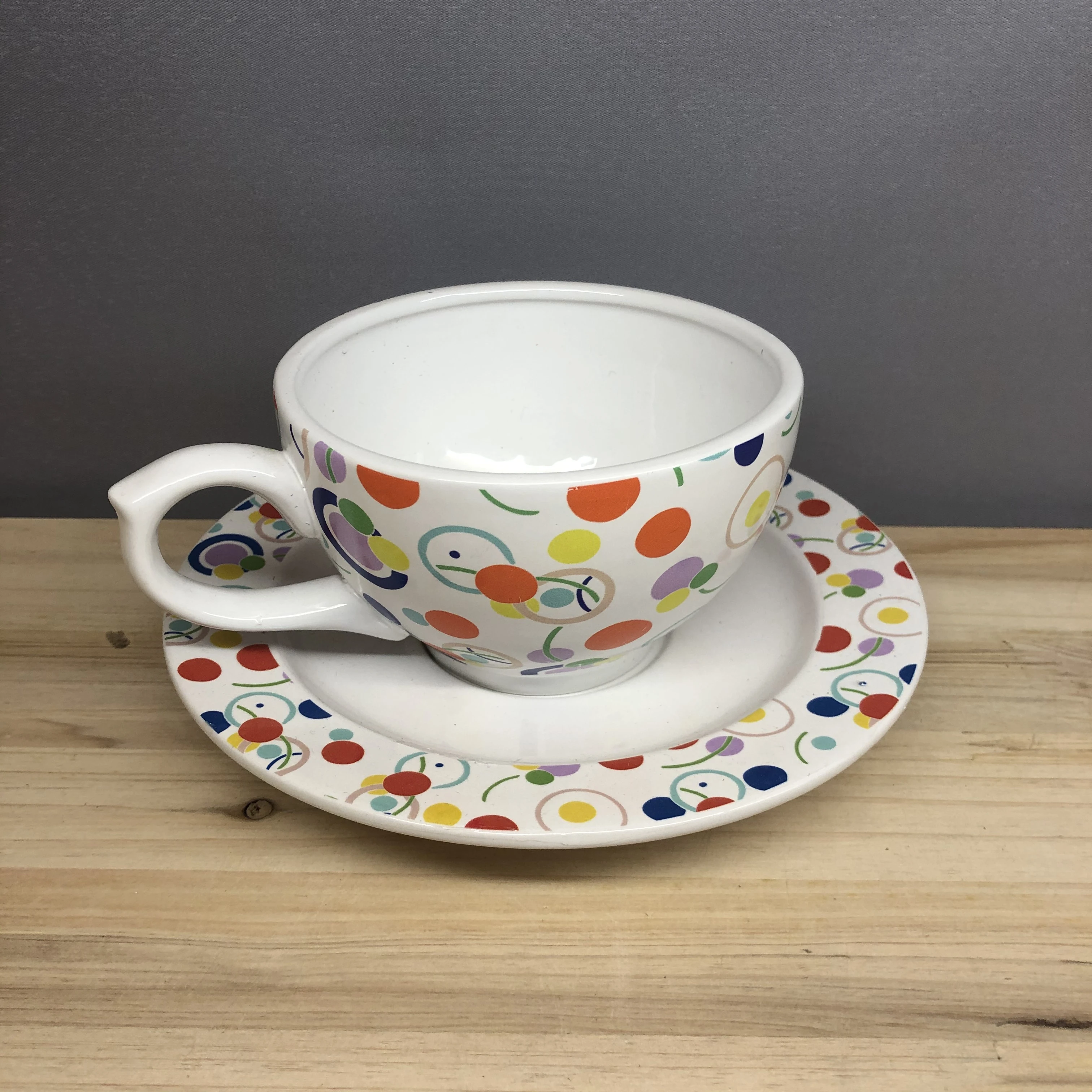 Household ceramic coffee cup and teacup set
