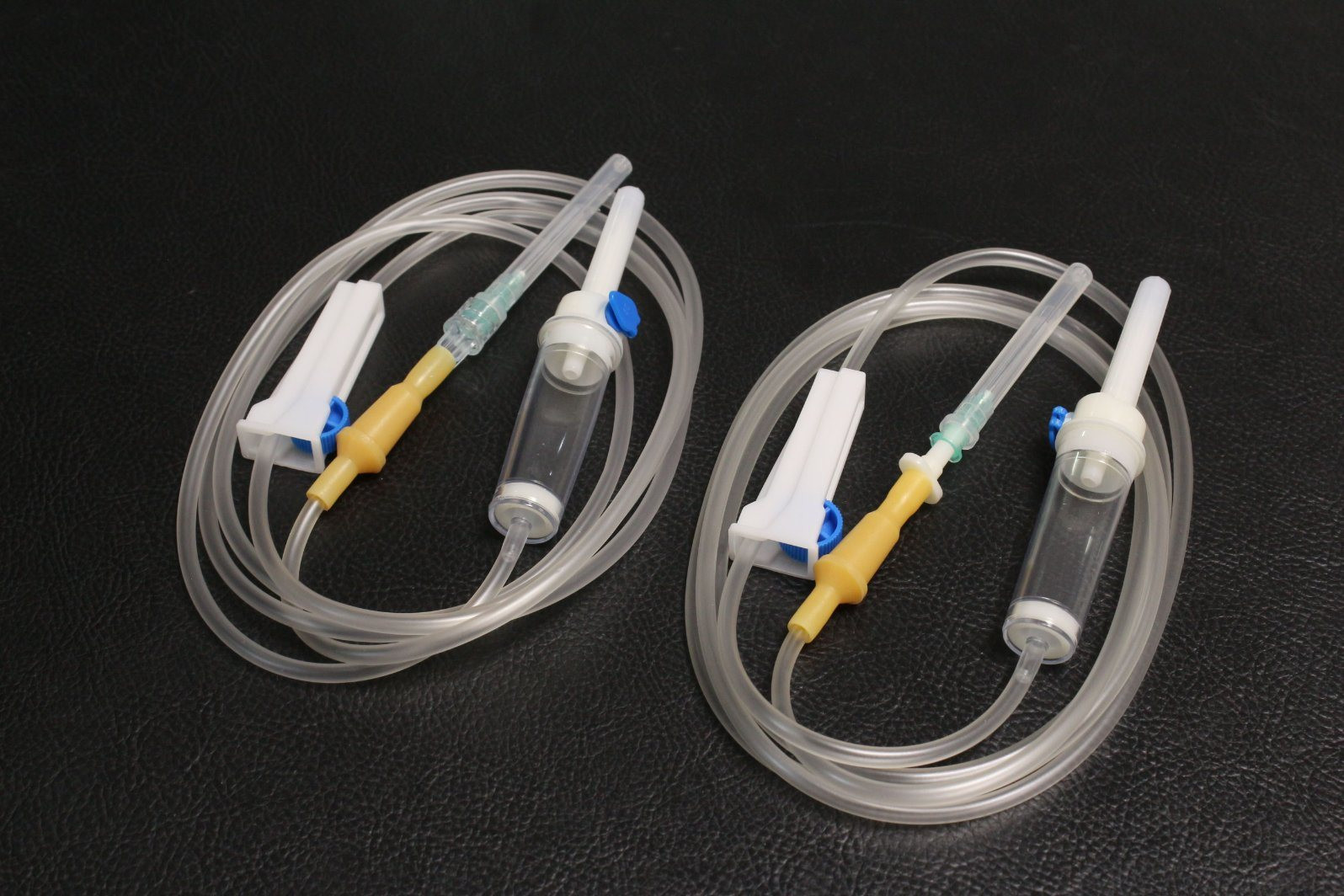 Buy Sterilized Medical Iv Infusion Giving Set With Needles from Anji ...